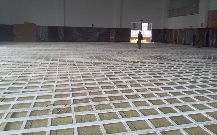 五角楓風雨操場地板一般多少錢？