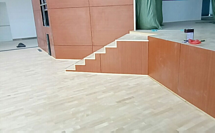 體育地板安裝輔料：踢腳線、扣條、防潮膜，你都了解嗎？