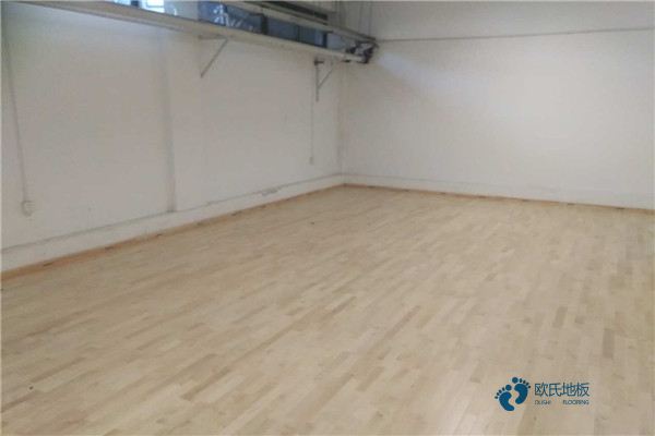 如何判斷硬木企口運動木地板的油漆質量？